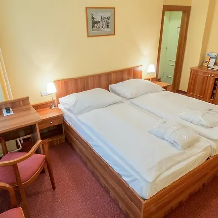 호텔 Ensana Vltava 4*